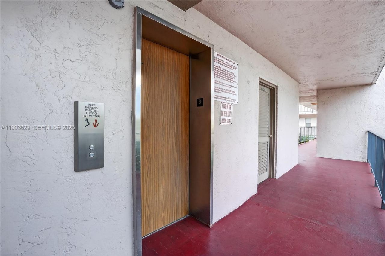 2821 Somerset Dr, Unit 302, Lauderdale Lakes, FL 33311 Photo