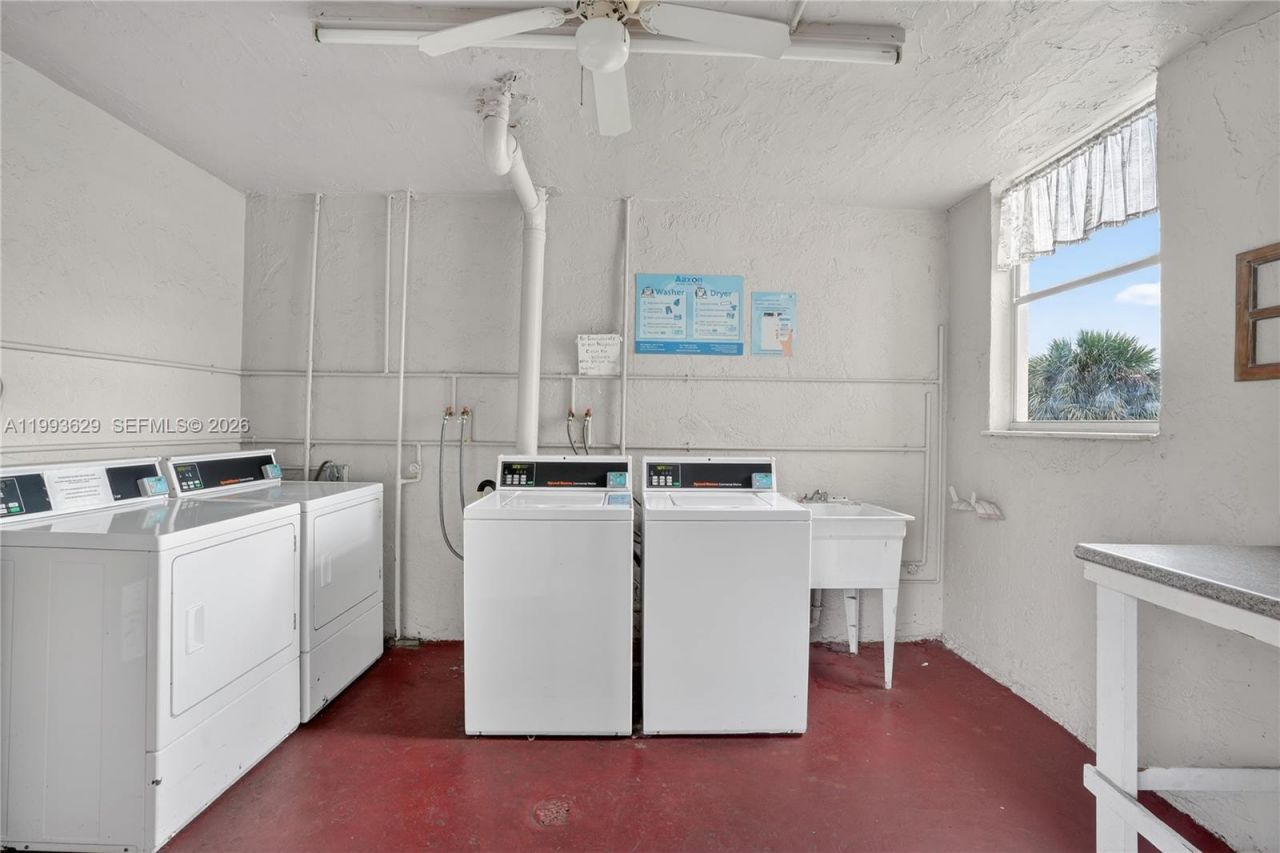 2821 Somerset Dr, Unit 302, Lauderdale Lakes, FL 33311 Photo