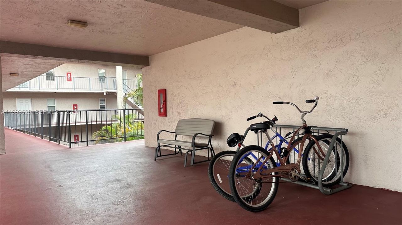 2821 Somerset Dr, Unit 302, Lauderdale Lakes, FL 33311 Photo