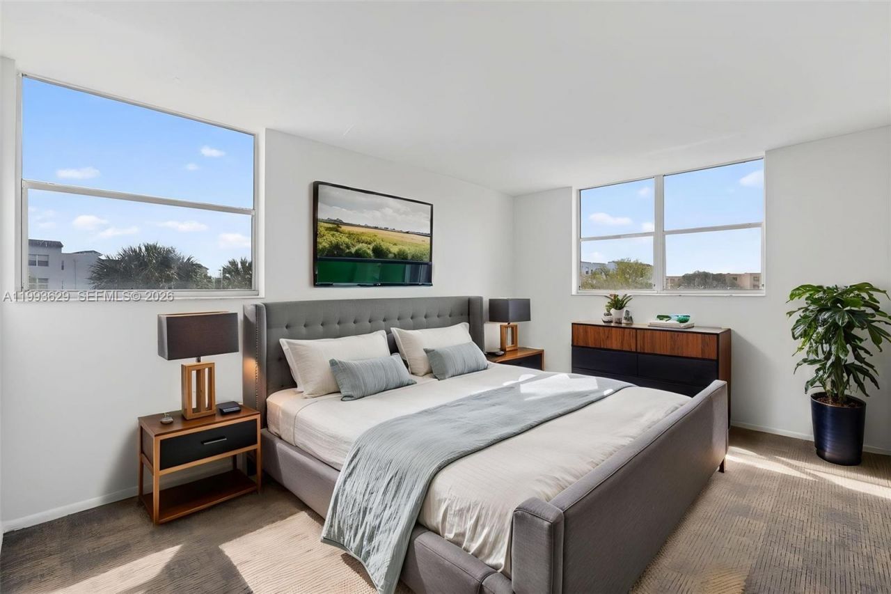 2821 Somerset Dr, Unit 302, Lauderdale Lakes, FL 33311 Photo