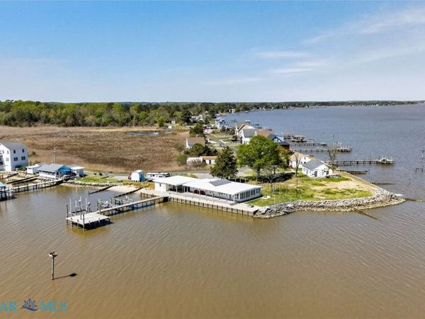 994 Fort Lowry Lane , Dunnsville, VA 22454