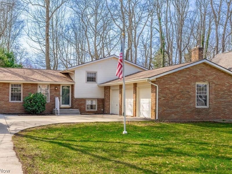 1224 Grassmere Street SE, North Canton, OH 44709 Photo 1