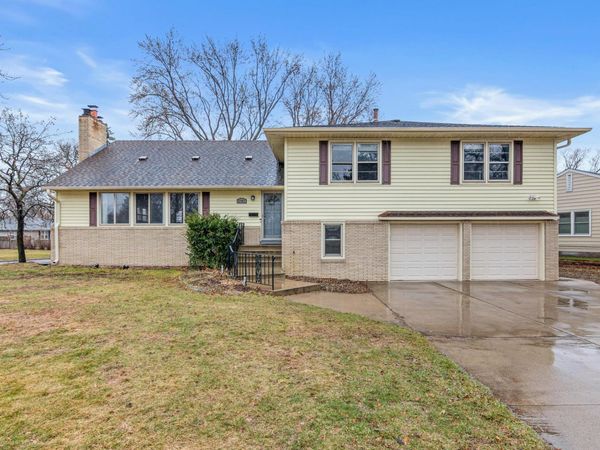 6901 Hillcrest Lane, Edina, MN 55435