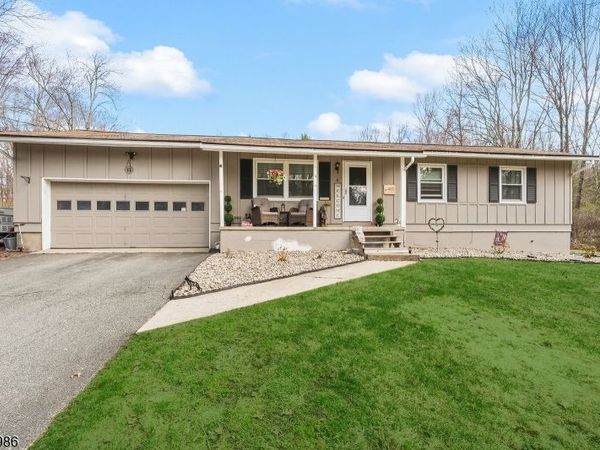 41 Kent Rd, Hampton, NJ 07860