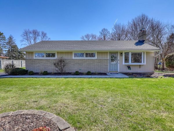 W200N9460 Woodside LANE, Menomonee Falls, WI 53051