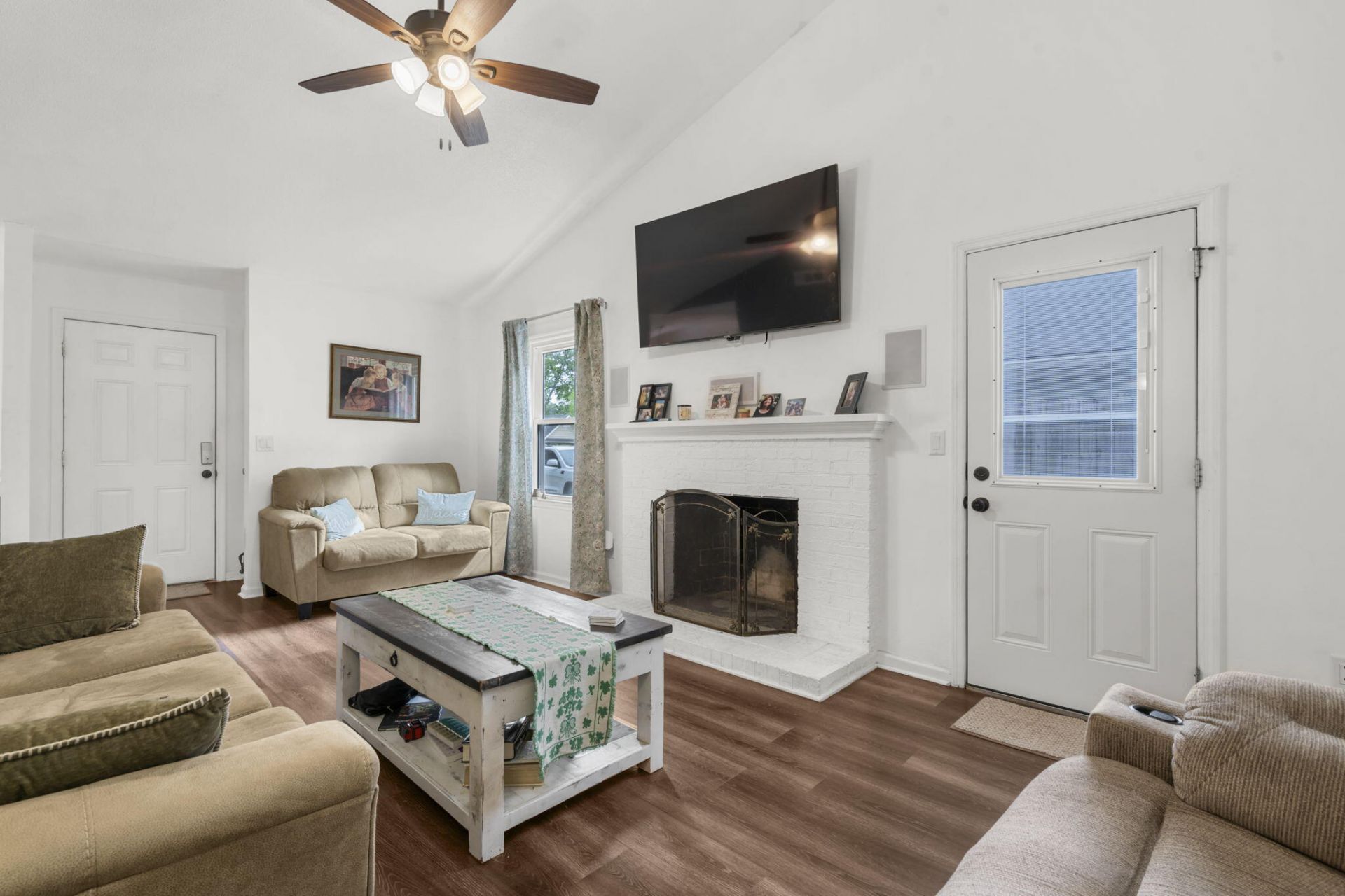 121 Mill Pond Court Photo 6