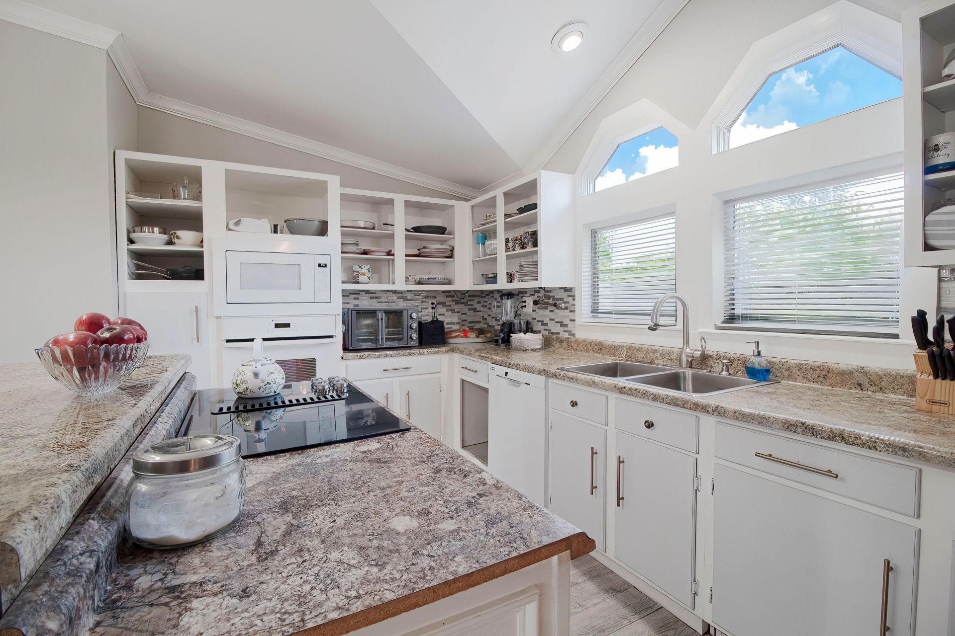 1266 Jerry Way Photo 13