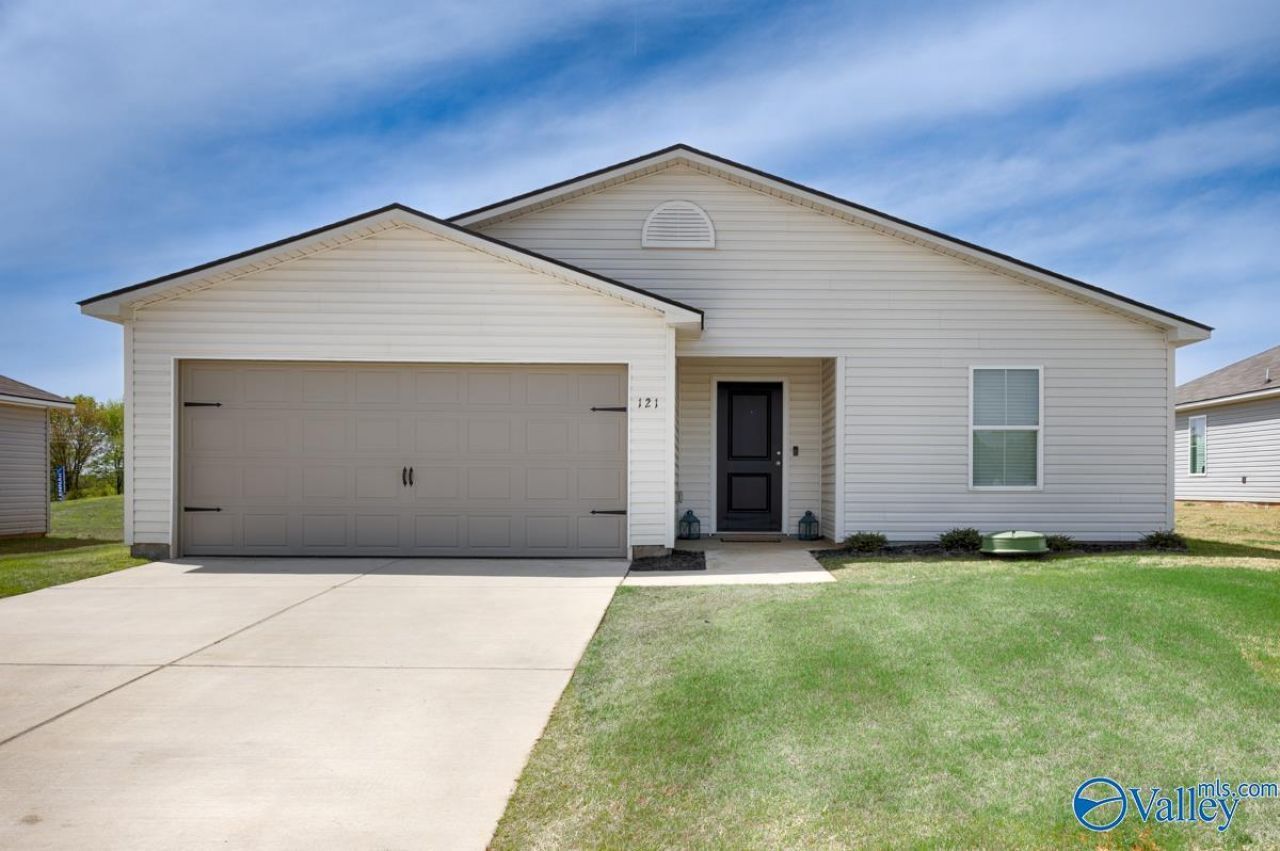 121 Olde Hearth Road, New Market, AL 35761 Main Photo