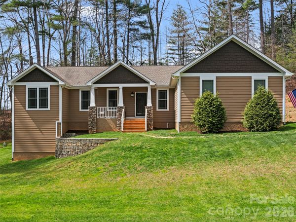 290 Sweetwater Hills Drive , Hendersonville, NC 28791