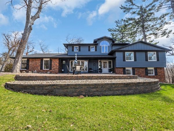 2055 Cottage Glen Drive SE, Cedar Rapids, IA 52403