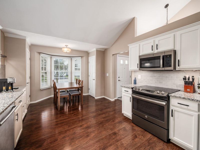 8572 Fernbrook Drive, Lewis Center, OH 43035 Photo 12