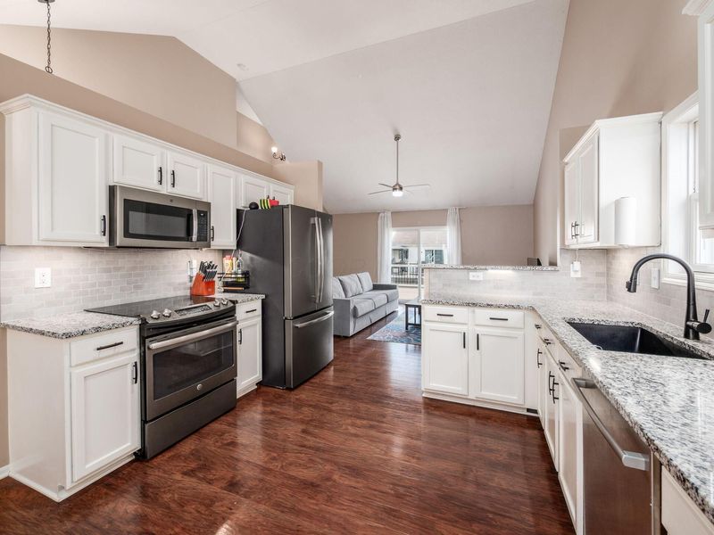 8572 Fernbrook Drive, Lewis Center, OH 43035 Photo 13