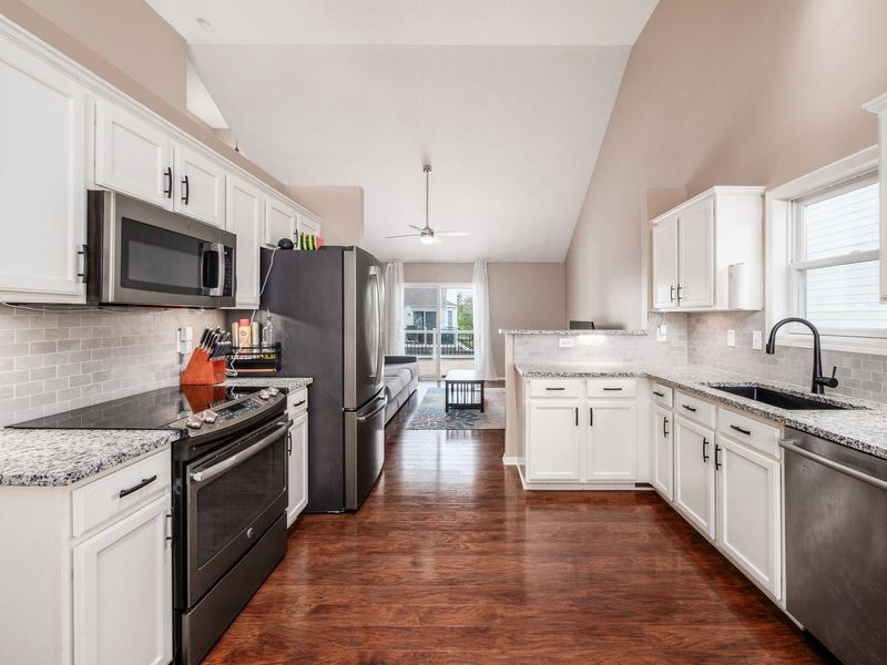 8572 Fernbrook Drive, Lewis Center, OH 43035 Photo 14