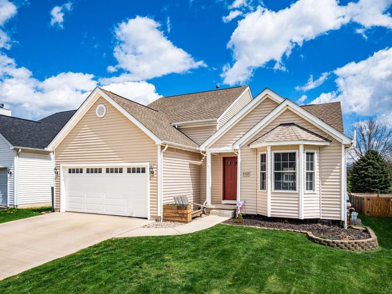 8572 Fernbrook Drive, Lewis Center, OH 43035 Photo 2