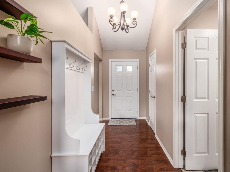 8572 Fernbrook Drive, Lewis Center, OH 43035 Photo 5