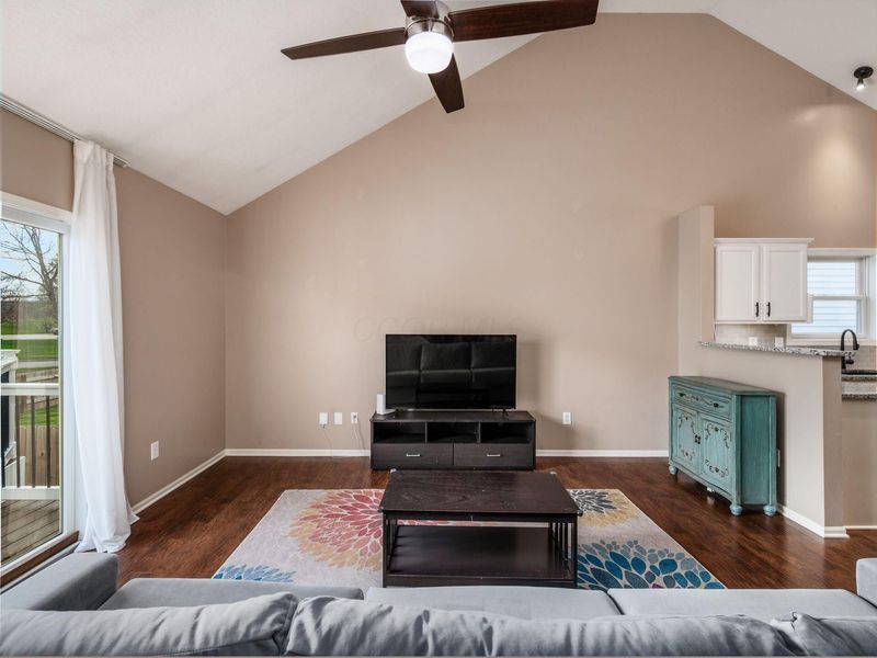 8572 Fernbrook Drive, Lewis Center, OH 43035 Photo 7