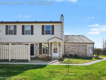 1516 S Dover Hill S, Walled Lake, MI 48390