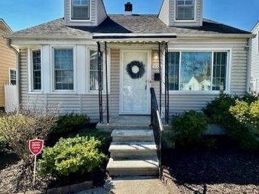 18706 Woodside Street, Harper Woods, MI 48225