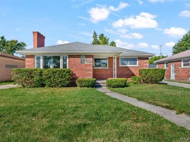 24821 Almond Avenue , Eastpointe, MI 48021