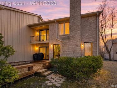 1157 Hillpointe Circle, Bloomfield Hills, MI 48304