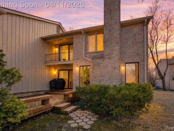 1157 Hillpointe Circle, Bloomfield Hills, MI 48304