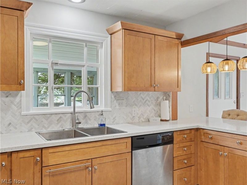 241 Lownsdale Avenue, Akron, OH 44313 Photo 9