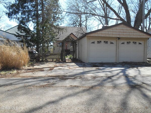 527 Catherine Drive, Liberty Center, OH 43532