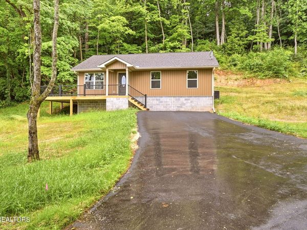 513 Hillcrest St, Clinton, TN 37716