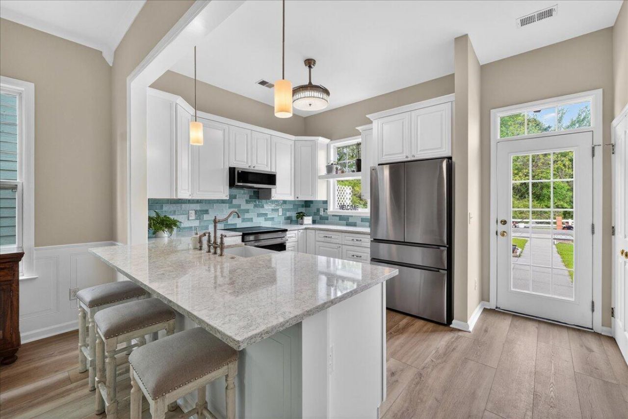 121 Hyacinth Street Photo 11