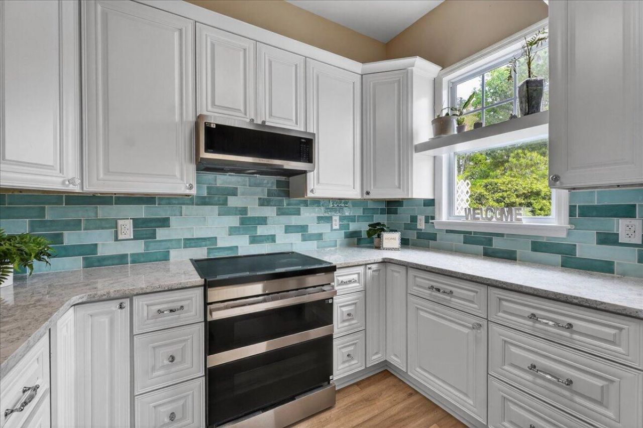 121 Hyacinth Street Photo 13