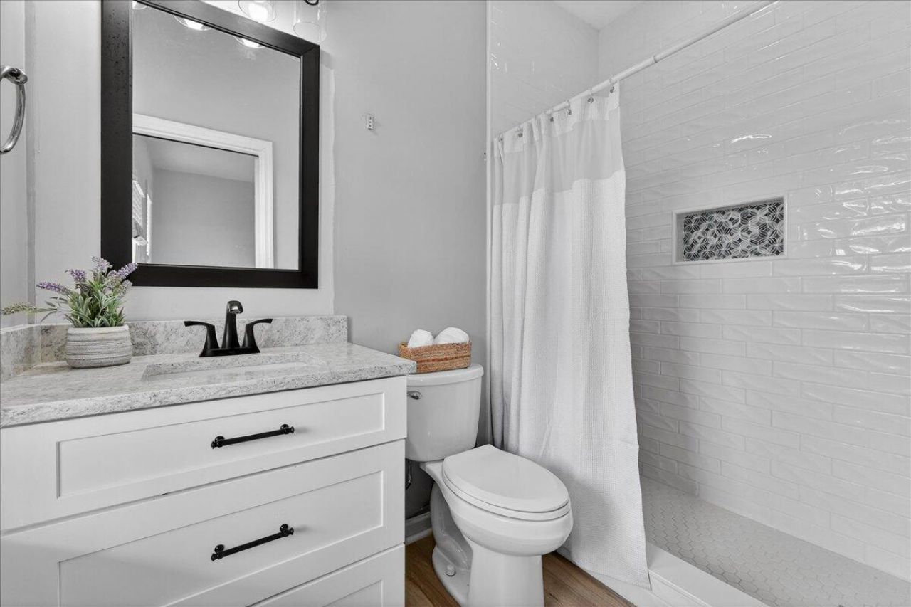 121 Hyacinth Street Photo 17