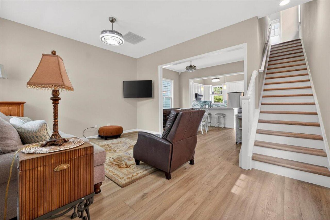 121 Hyacinth Street Photo 7