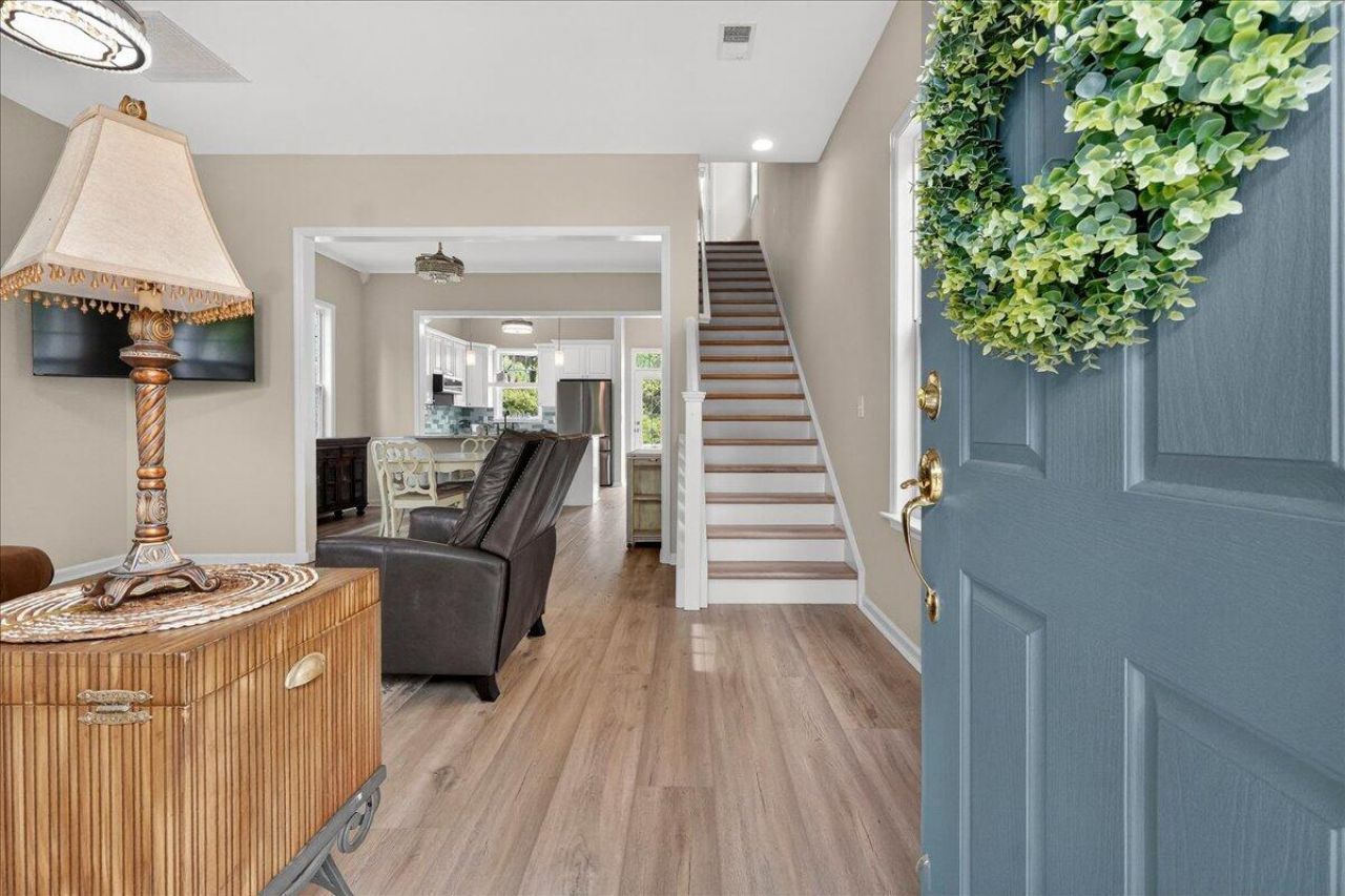 121 Hyacinth Street Photo 8