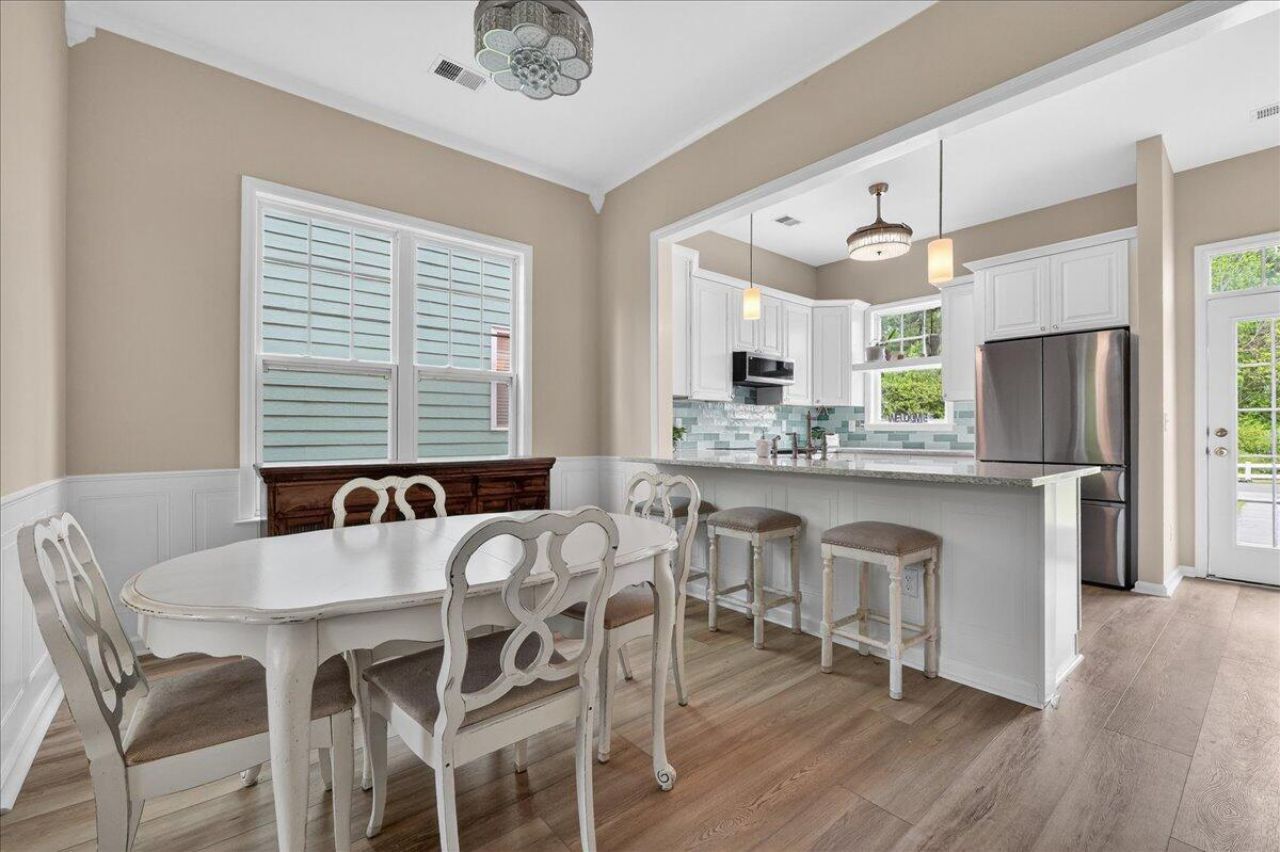 121 Hyacinth Street Photo 9