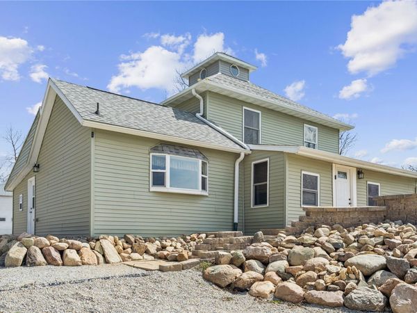 5590 22nd Avenue, Vinton, IA 52349