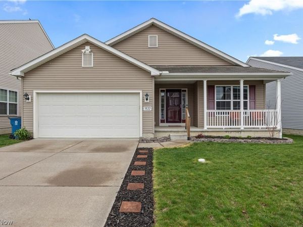 3822 Parkside Circle E, Lorain, OH 44053