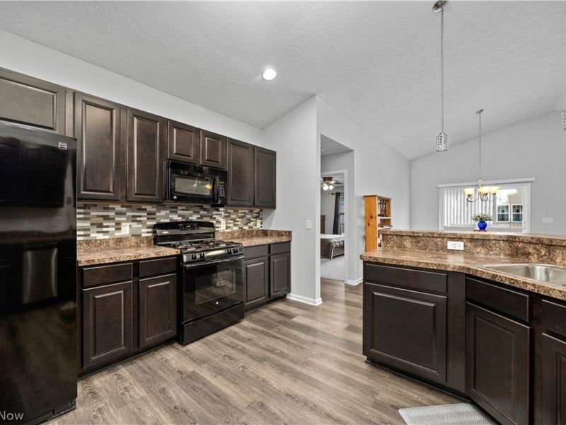 3822 Parkside Circle E, Lorain, OH 44053 Photo 22