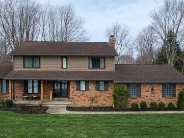424 Locklie Drive, Highland Heights, OH 44143
