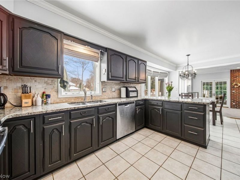 424 Locklie Drive, Highland Heights, OH 44143 Photo 10