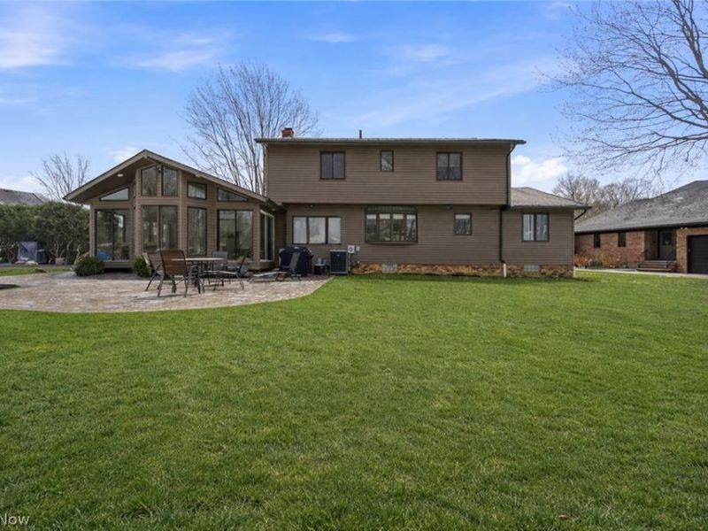 424 Locklie Drive, Highland Heights, OH 44143 Photo 2