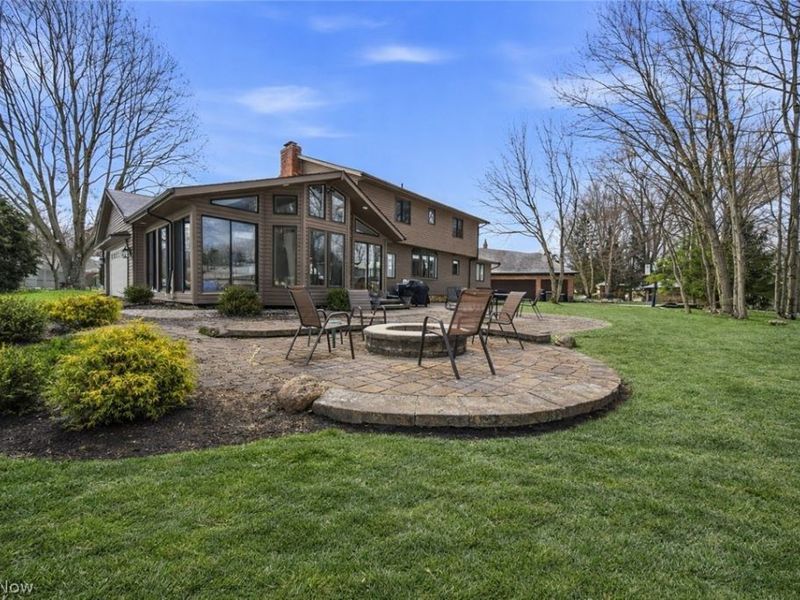 424 Locklie Drive, Highland Heights, OH 44143 Photo 3