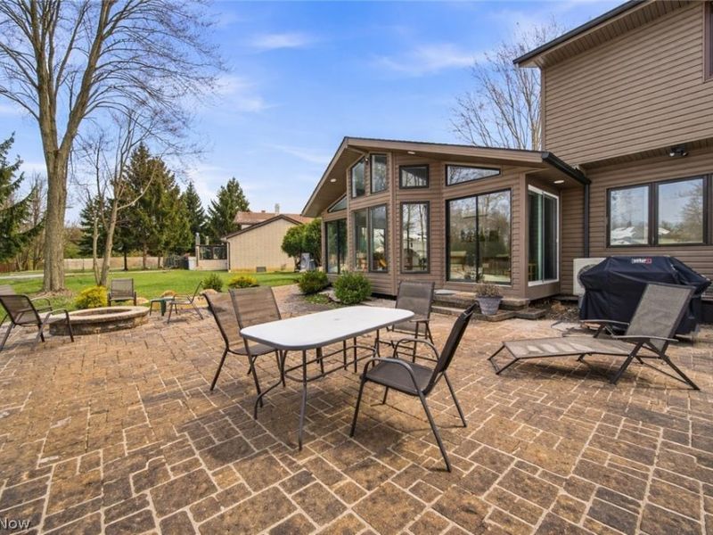 424 Locklie Drive, Highland Heights, OH 44143 Photo 4