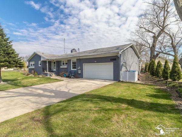 6368 Avenue D Avenue, La Salle, MI 48145