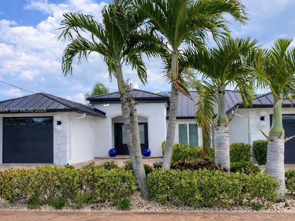 808 SW 52nd ST, Cape Coral, FL 33914