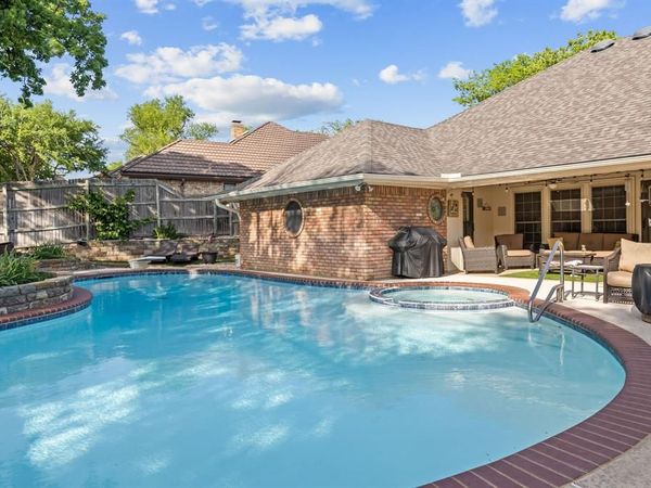 2533 Stonegate Drive N, Bedford, TX 76021