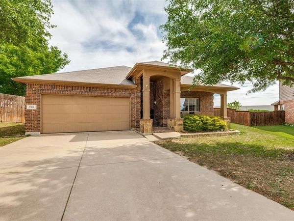 705 Bareback Lane, Fort Worth, TX 76131