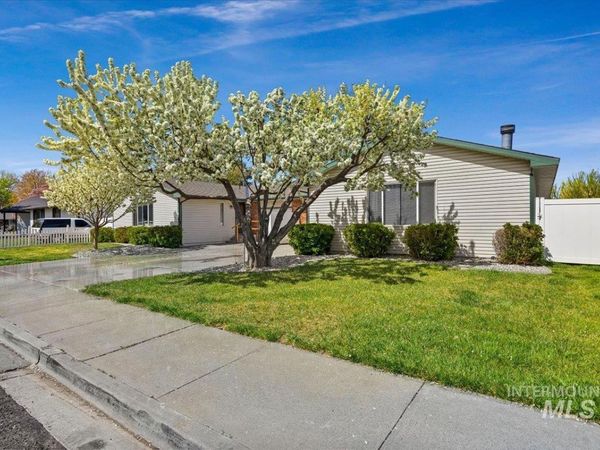 324/328 Ridgeway Dr., Twin Falls, ID 83301