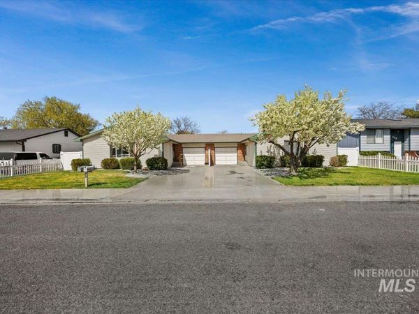 324/328 Ridgeway Dr., Twin Falls, ID 83301