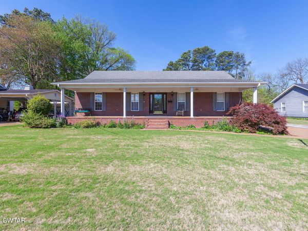 808 S College Street , Trenton, TN 38382