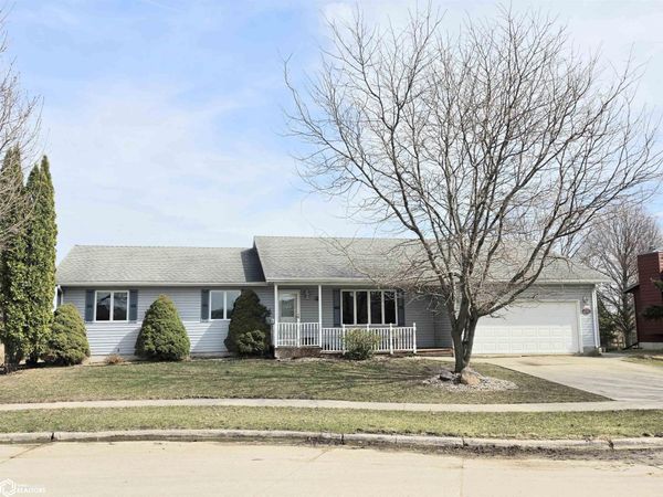 225 Jamestown Rd, Mason City, IA 50401